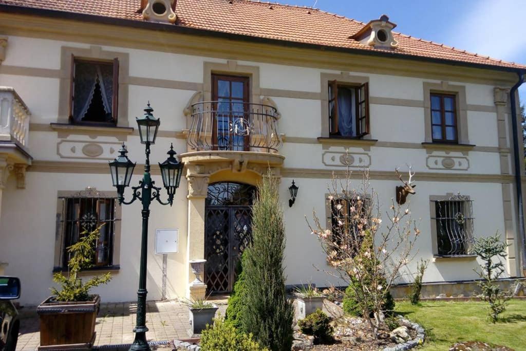Zamecek Zdiky - Moderni Maly Apartman Bujanov Kültér fotó