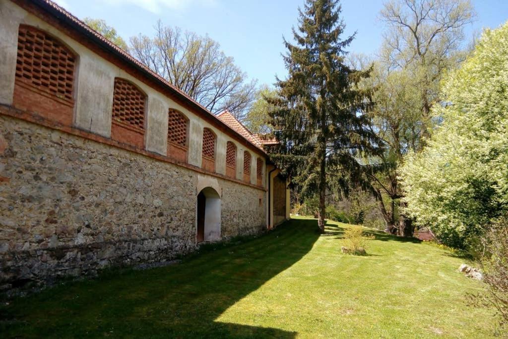 Zamecek Zdiky - Moderni Maly Apartman Bujanov Kültér fotó