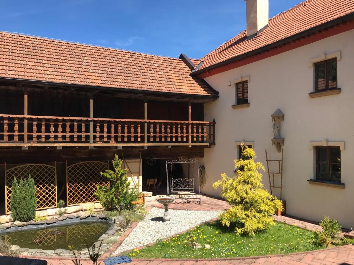 Zamecek Zdiky - Moderni Maly Apartman Bujanov Kültér fotó
